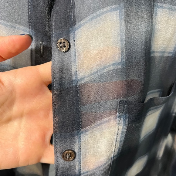 CLUB MONACO %100 SILK SHIRT - Picture 7 of 9